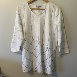 Habitat lightweight asymmetrical blue/white top size medium